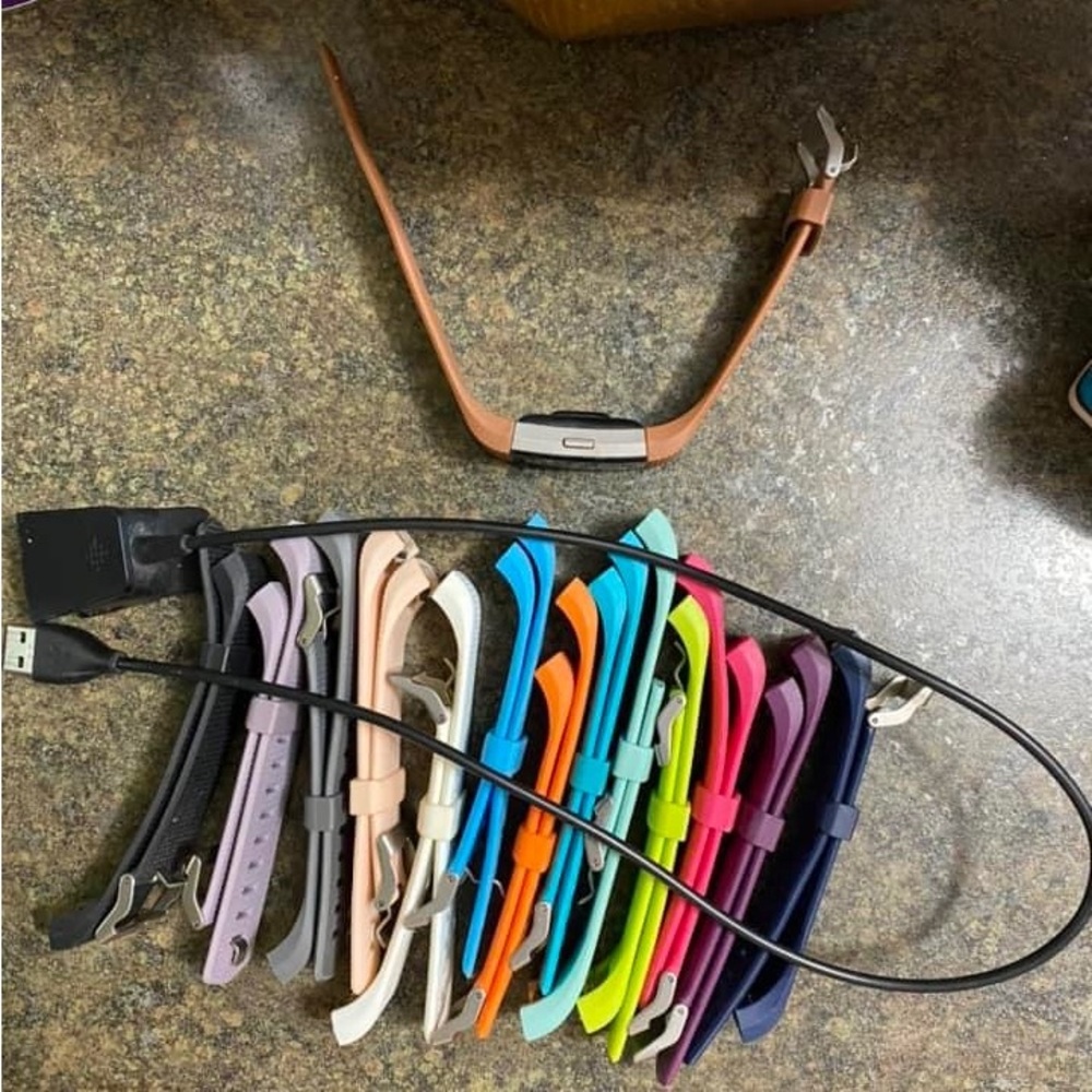 Fitbit in good condition with multiple bands and charger